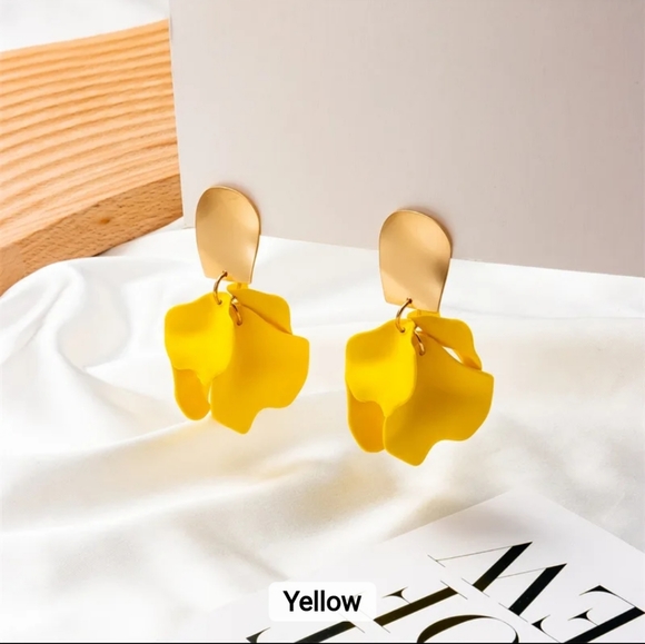 Foral Earrings, Jewelry, Dangle Drop Earrings, Fashion Earrings - Picture 7 of 9